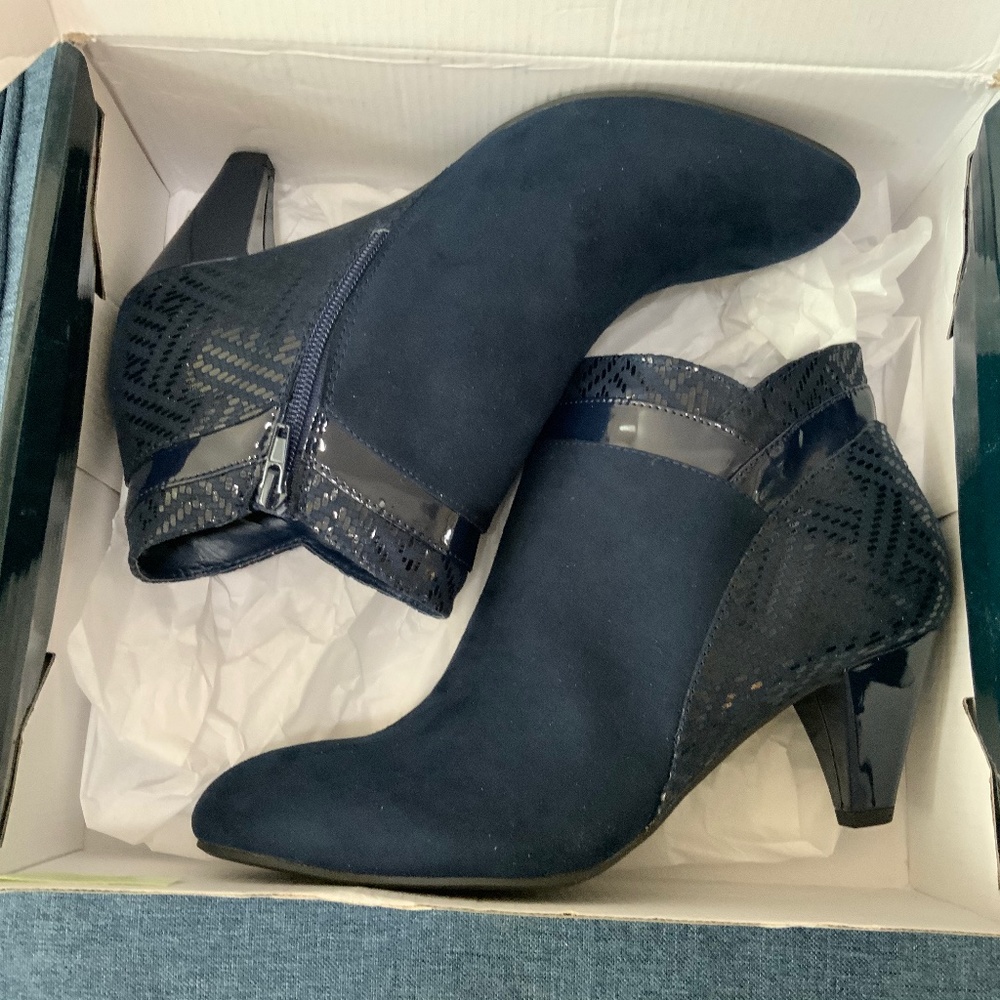 Karen Scott Navy Blue 9 Wide Ankle Boots NIB